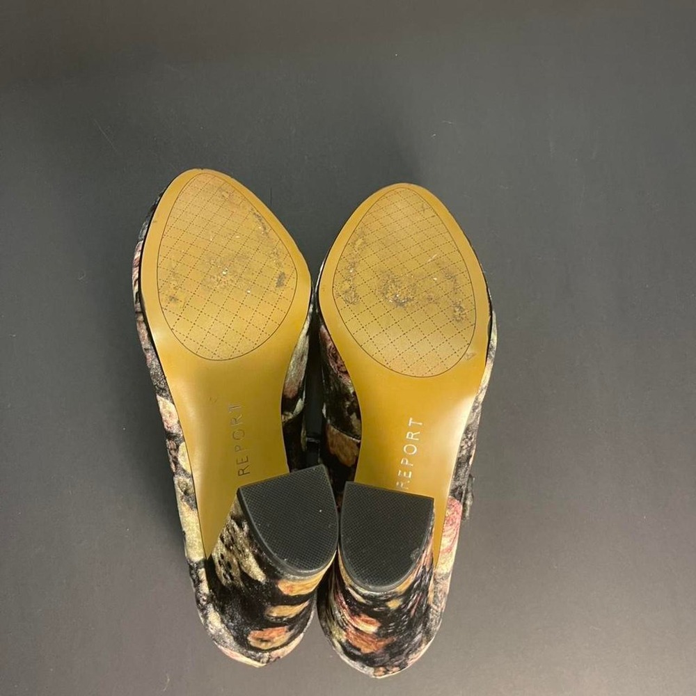 Floral velvet kitten heels size 9. 4"heel. Ankle strap with buckle - Picture 7 of 8